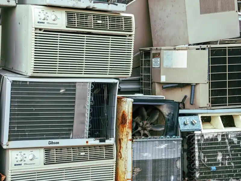 Hurdaya çıkmış eski klimalar
